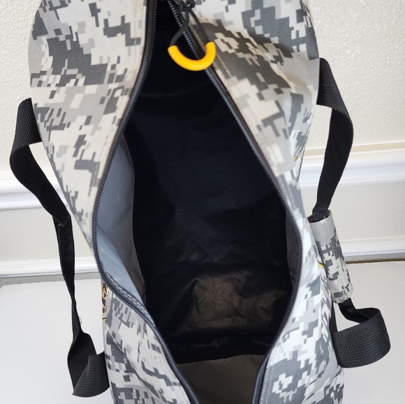 White River Fly Shop camouflage Duffle Bag - Picture 11 of 12